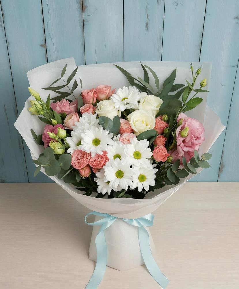 Букет цветов из: Розы, Лизиантусы и Хризантемы в Краснокаменске Красноярского края