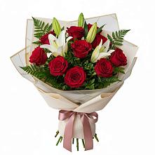 Букет цветов из:  Лилии и Розы в Краснокаменске Красноярского края