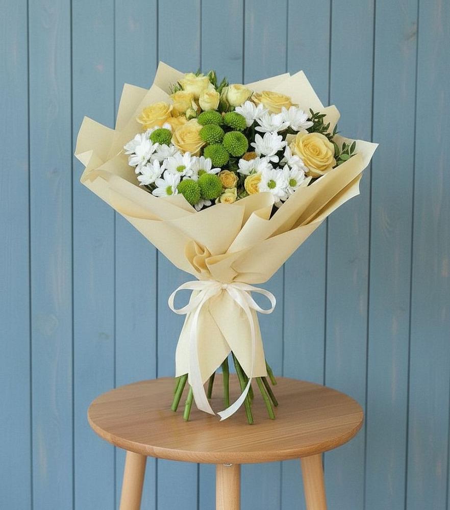 Букет цветов из: Хризантемы и Розы в Краснокаменске Красноярского края