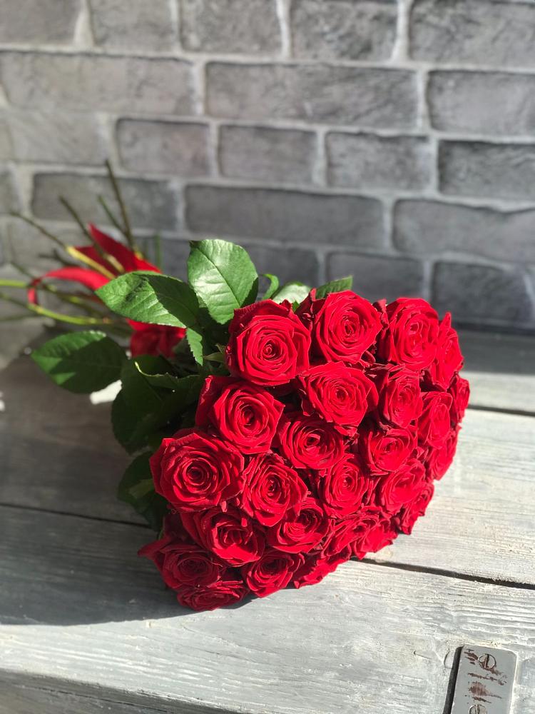 Букет Красные розы Фридом в Краснокаменске Красноярского края