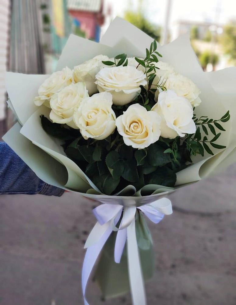 Букет Белые розы Проуд в Краснокаменске Красноярского края