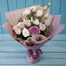 Букет цветов из:  Розы и Лизиантусы в Краснокаменске Красноярского края