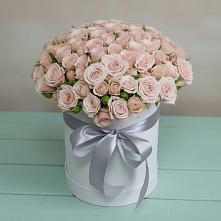 Цветочная композиция из Розы в шляпной коробке в Краснокаменске Красноярского края