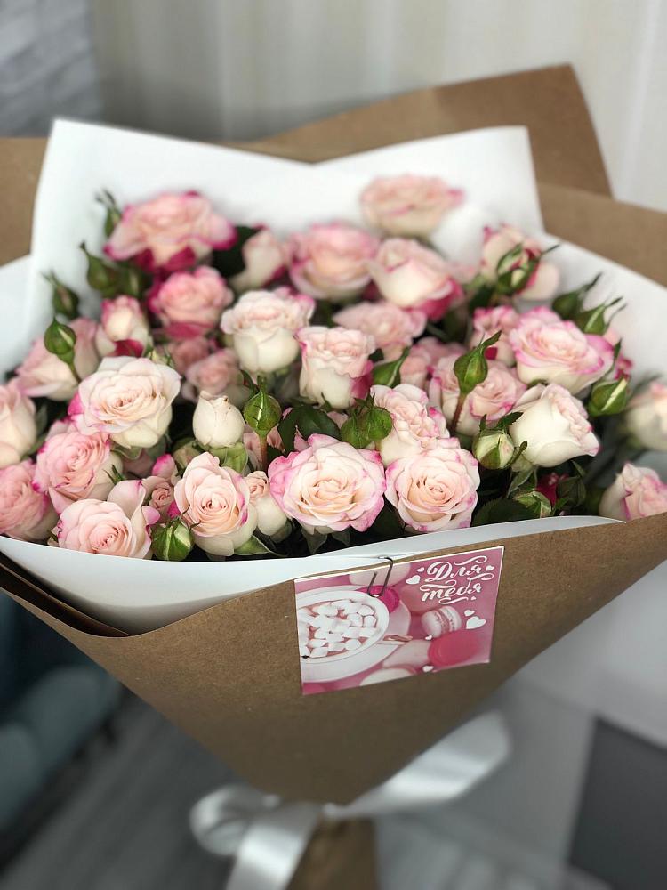 Букет цветов из: Розы в Краснокаменске Красноярского края