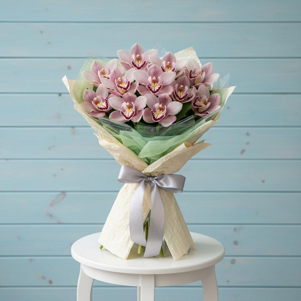 Букет цветов из: Орхидеи и Розы в Краснокаменске Красноярского края