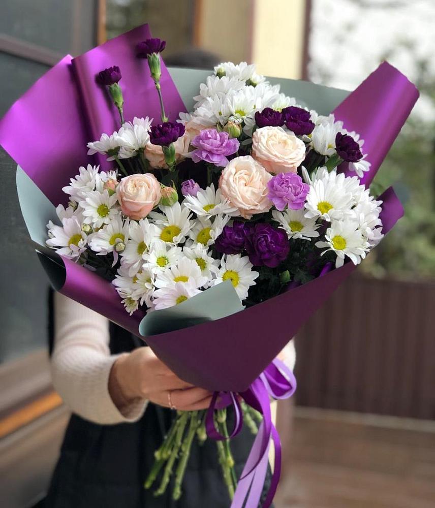 Букет цветов из: Хризантемы, Гвоздики и Розы в Краснокаменске Красноярского края