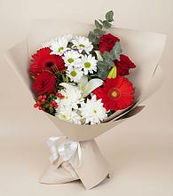 Букет цветов из:  Розы, Хризантемы, Герберы и Лилии в Краснокаменске Красноярского края