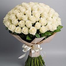 Букет 101 беля роза Белоснежка в Краснокаменске Красноярского края