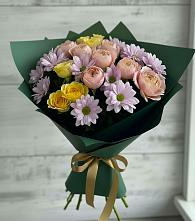 Букет цветов из:  Хризантемы и Розы в Краснокаменске Красноярского края
