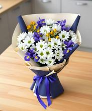 Букет цветов из:  Розы, Ирисы и Хризантемы в Краснокаменске Красноярского края