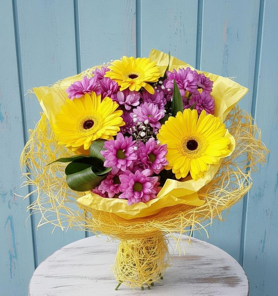 Букет цветов из: Хризантемы и Герберы в Краснокаменске Красноярского края