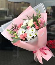 Букет цветов из:  Розы, Лизиантусы и Хризантемы в Краснокаменске Красноярского края