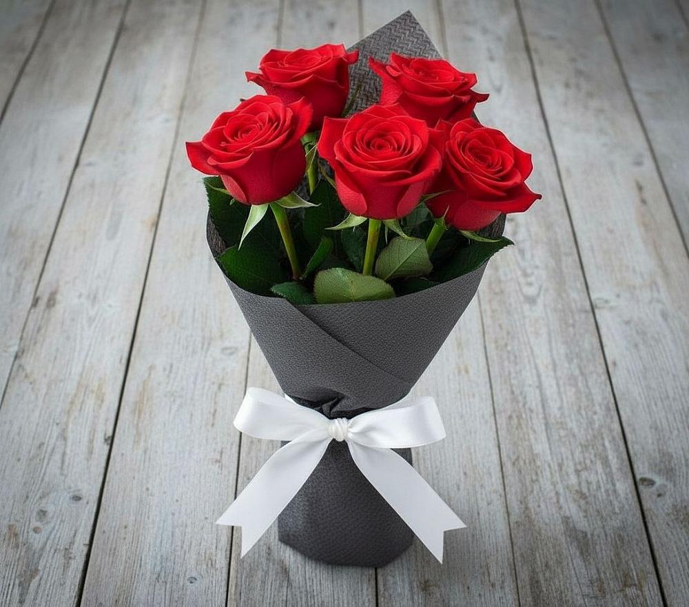 Букет 5 Красных роз Эдлесс Лав в Краснокаменске Красноярского края