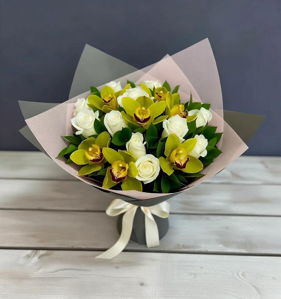 Букет цветов из: Орхидеи и Розы в Краснокаменске Красноярского края