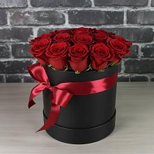 Цветочная композиция из Розы в шляпной коробке в Краснокаменске Красноярского края