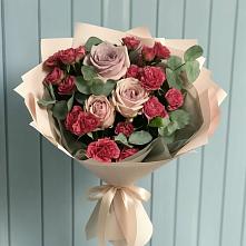 Букет цветов из:  Гвоздики и Розы в Краснокаменске Красноярского края