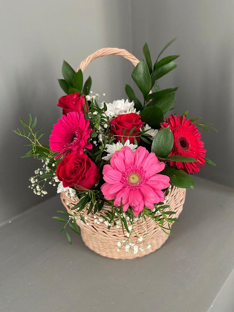 Цветочная композиция из Розы, Хризантемы и Герберы в корзине в Краснокаменске Красноярского края