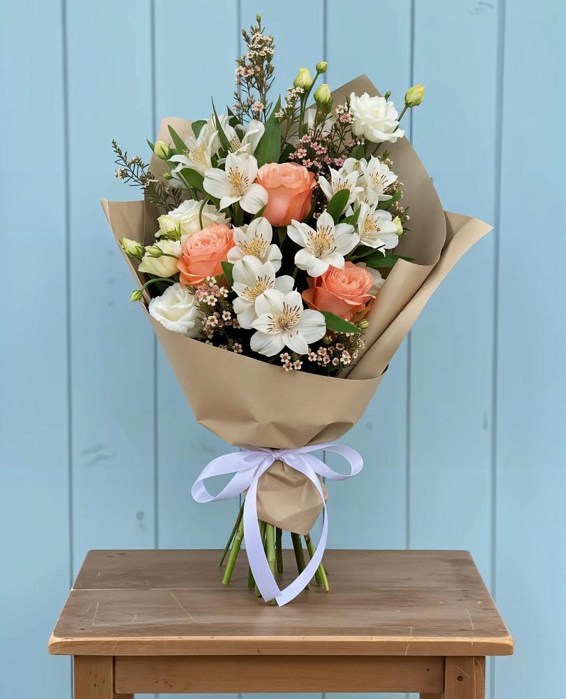 Букет цветов из: Альстромерии, Лизиантусы, Розы и Хризантемы в Краснокаменске Красноярского края